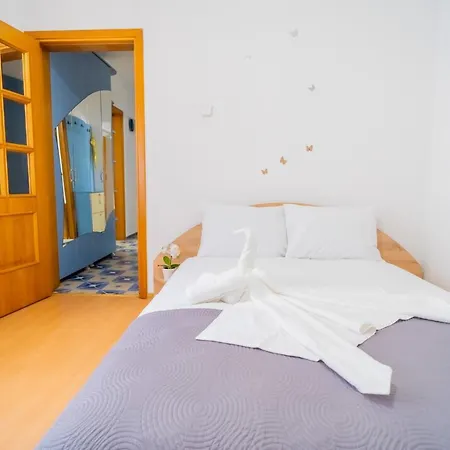 Apartment Serene 1br With Workspace
