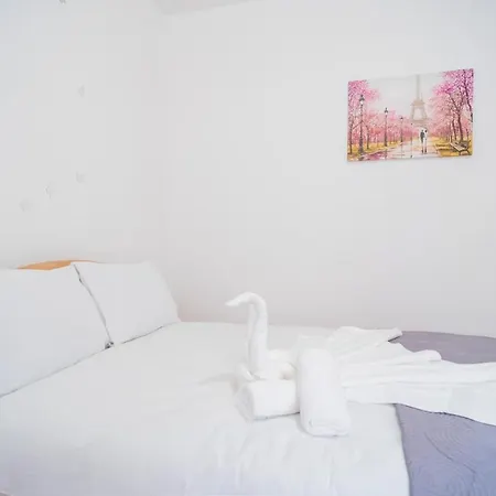 Serene 1br With Workspace דירה