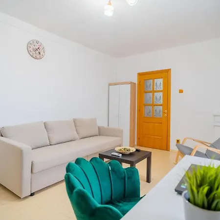 Serene 1br With Workspace *