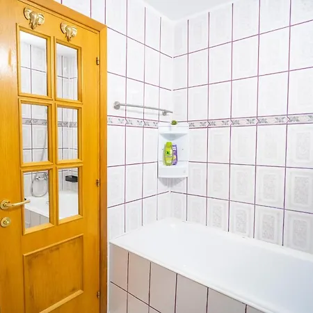 Serene 1br With Workspace Apartment *