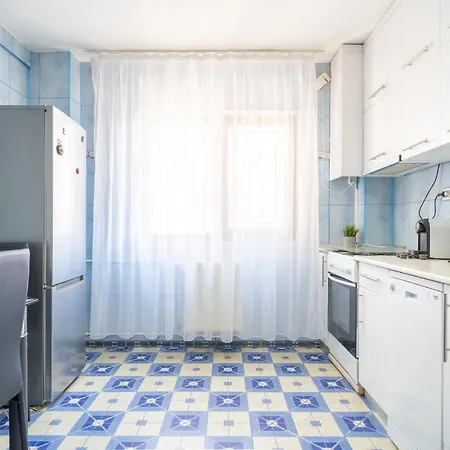 Apartment Serene 1br With Workspace Bukarest